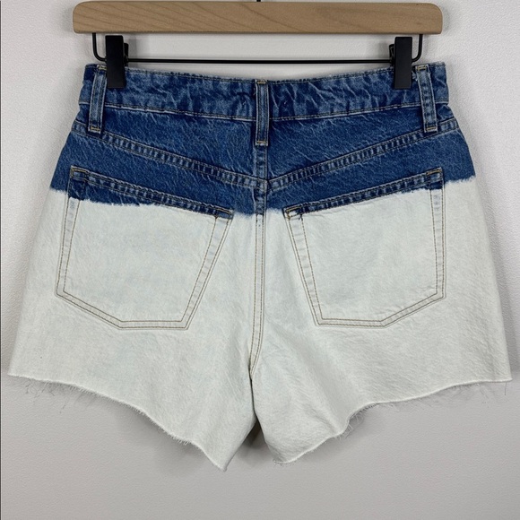 Gianni Bini Women’s Size 27 Two Tone Blue and White Denim Jean Shorts - Picture 4 of 7